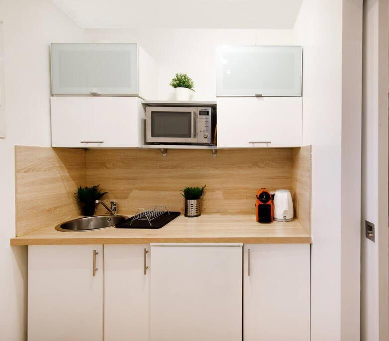 Studio Au Calme, Avec Terrasse Et Parking A Eze Village 외부 사진