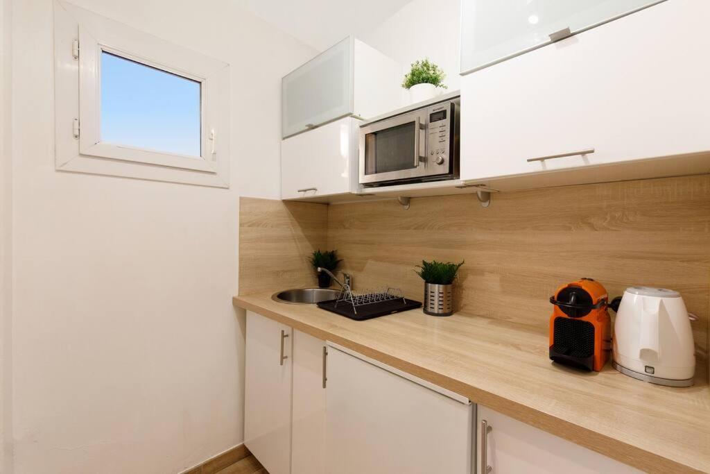 Studio Au Calme, Avec Terrasse Et Parking A Eze Village 외부 사진